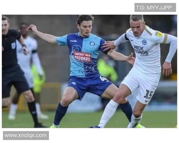 威科姆主场迎战雷丁队双方争夺关键三分的激烈对决 威科姆主场迎战雷丁队双方争夺关键三分的激烈对决